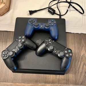 PS4 + controllers